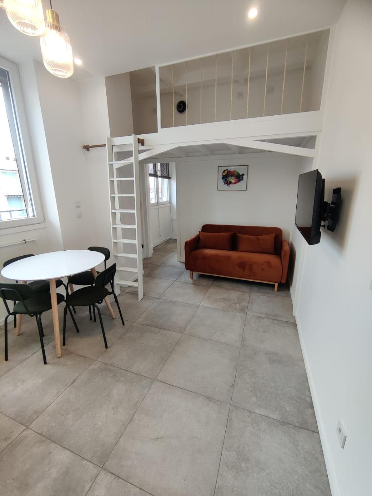 Loft Chic Avec Mezzanine Contemporaine Apartment Venissieux Exterior photo